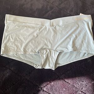 Victoria’s Secret shortie panty in XL